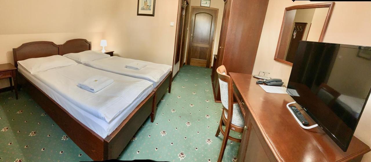 Hotel Buchlovice Ngoại thất bức ảnh