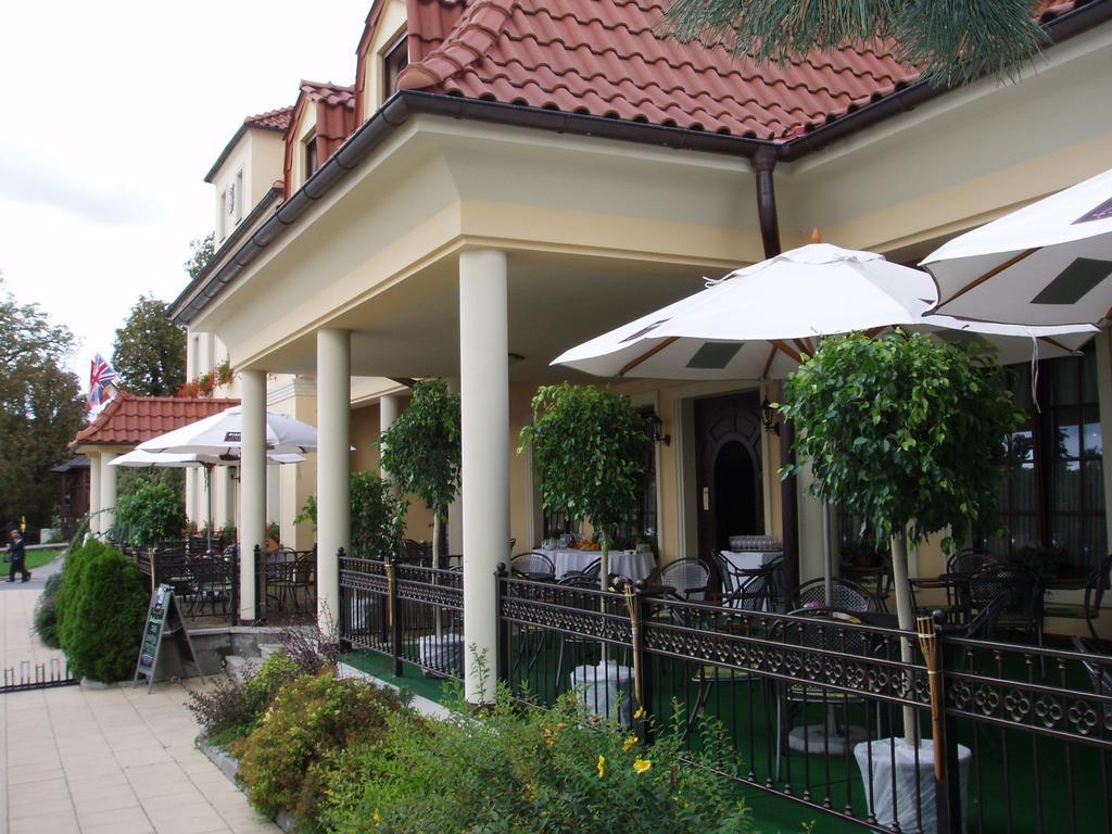 Hotel Buchlovice Ngoại thất bức ảnh