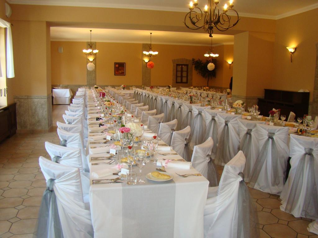 Hotel Buchlovice Ngoại thất bức ảnh
