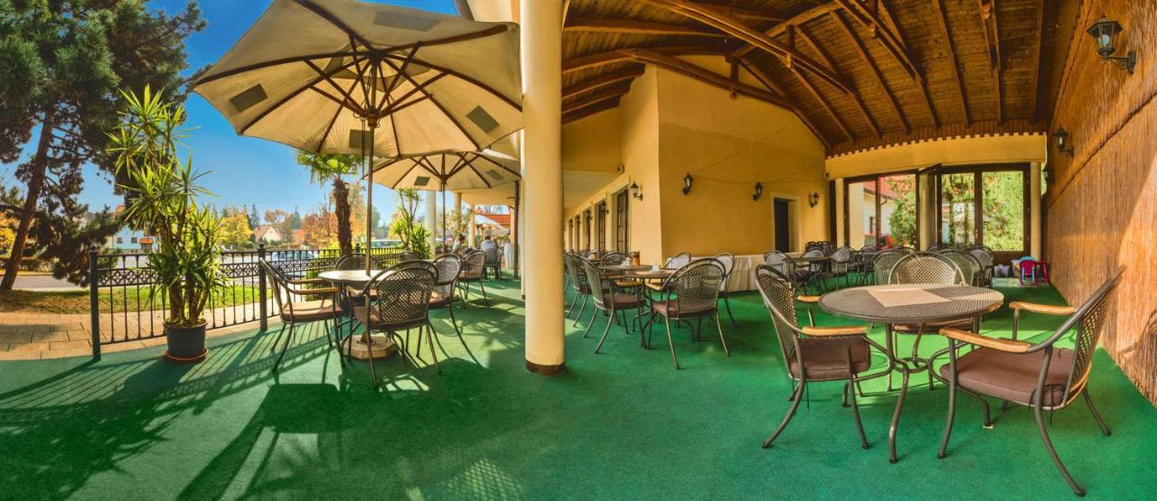 Hotel Buchlovice Ngoại thất bức ảnh