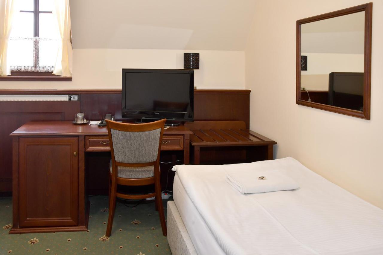 Hotel Buchlovice Ngoại thất bức ảnh