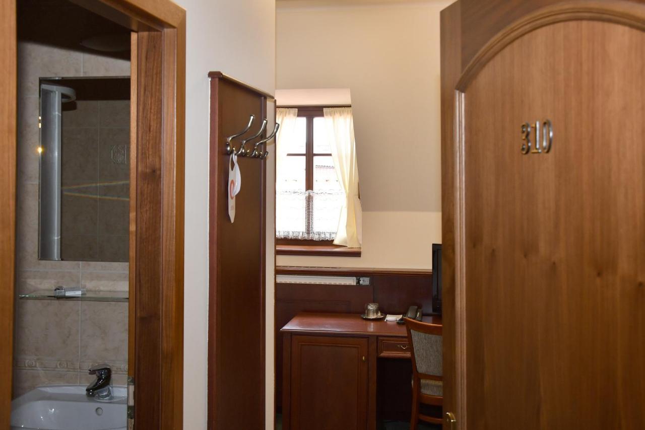 Hotel Buchlovice Ngoại thất bức ảnh